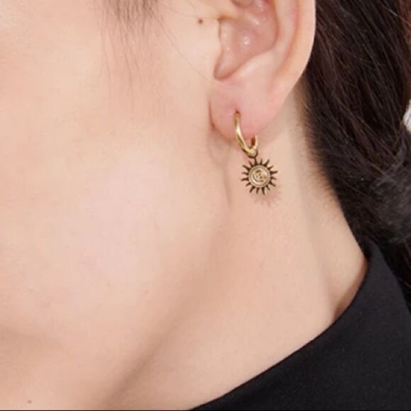 #35- NEW 18k Gold Plated Moon Star Huggie Hoop Earrings - Picture 8 of 9